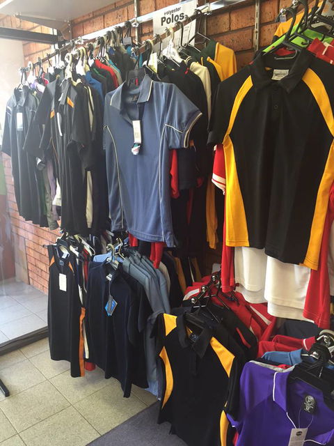 Twin Rivers Workwear & Uniforms - Dentist Find 3