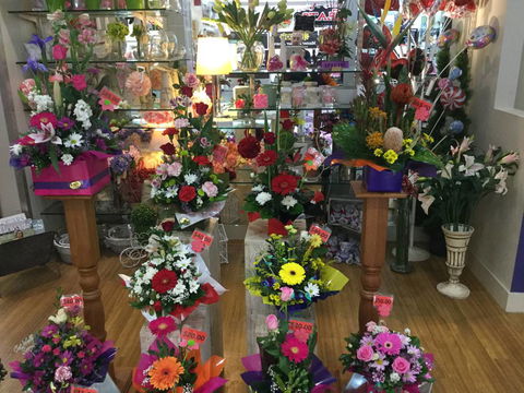 J’adore Flowers & Gifts - Dentist Find 0