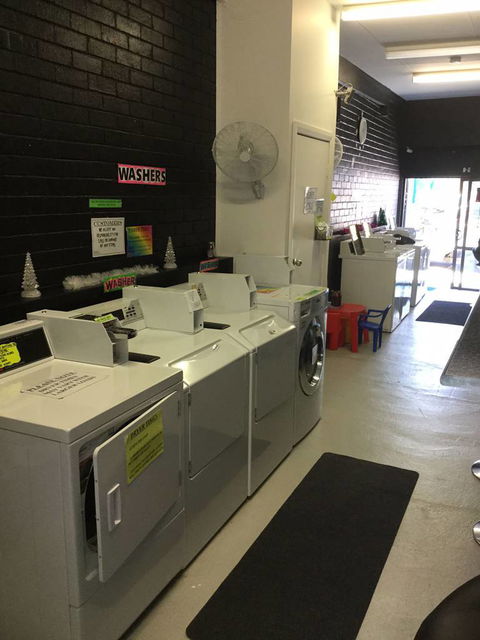 The Entrance Laundromat - Dentist Find 1