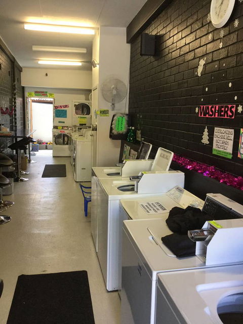 The Entrance Laundromat - Dentist Find 2
