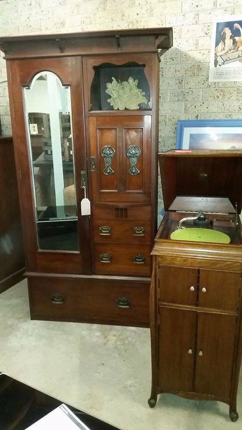 Rare Find Furniture - Dentist Find 0