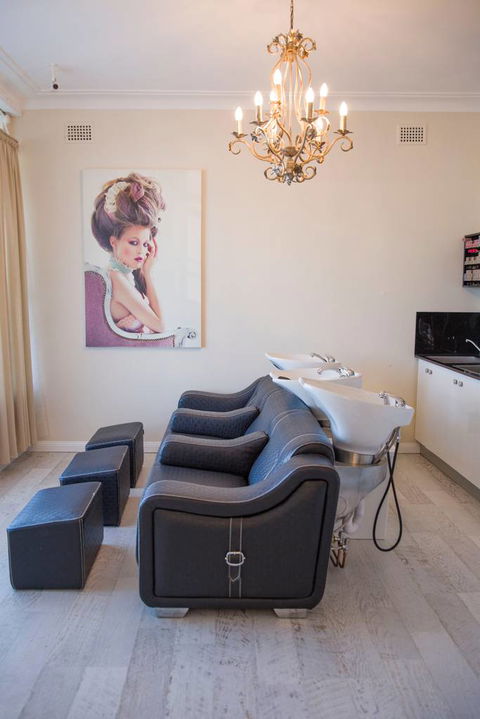 Carinya House Of Hair & Beauty - Dentist Find 4