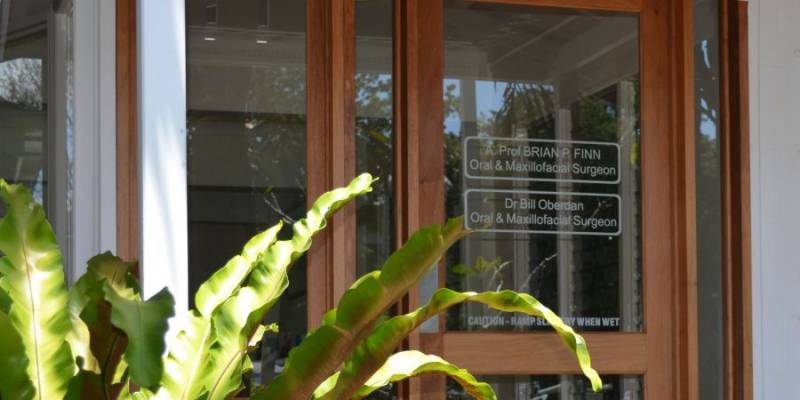 Cairns Oral Surgery